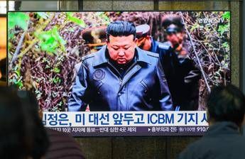 Nordcorea, nuova sfida di Kim: missile balistico lanciato verso il Mar del Giappone