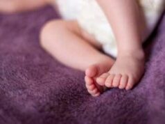 Usa, mamma mette la figlia neonata nel forno invece che nella culla e la piccola muore: “È stato un errore”. Condannata