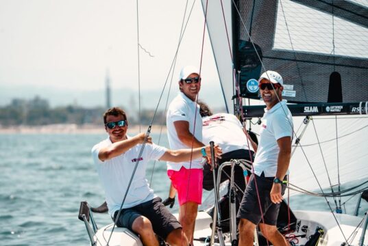 Vela, l’equipaggio T-Rex con il velista dell’Avas ha conquistato il primo posto all’Italian Cup tra i non professionisti Vela