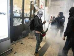 Cortei Pro Pal, 76 poliziotti feriti. Mattarella: “Solidarietà ad agenti”. Piantedosi: “Responsabilità anche degli organizzatori”. Pisani: “Violenti vanno isolati”