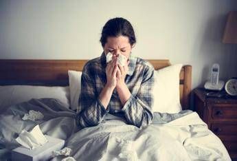 Influenza, raffreddore, virus: perché il muco cambia colore e cosa significa