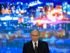 Ucraina, Ue adotta nuove sanzioni su Russia. 007 Gb: “Pace? Putin ci prende in giro”