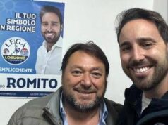 Candidato della Lega pubblica foto con il sosia di Ranucci: “Anche lui vota per noi”. E’ polemica