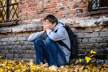 Dissociazione, il meccanismo (di difesa) che colpisce sempre più adolescenti