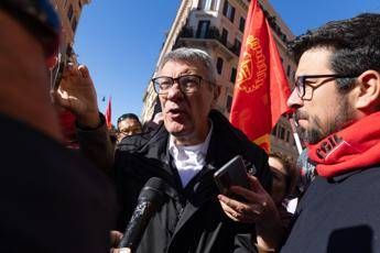 Manifestazione Cgil oggi a Roma, Landini: “In piazza cittadini sempre più poveri”