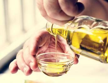 Olio extravergine d’oliva, difende cuore e cervello: tutte le proprietà