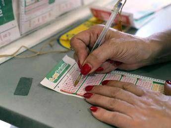 SuperEnalotto, numeri e combinazione vincente 30 ottobre