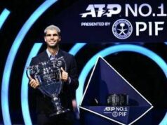 Atp Finals, gioca Sinner ma… viene premiato Alcaraz. A Carlos la coppa del numero uno