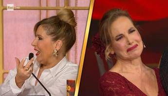 Ballando, il samba di D’Urso non convince. Lucarelli: “È un mappazzone”