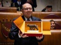 Carlo Verdone sindaco di Roma, la giornata finisce con la Lupa Capitolina