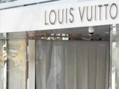 Colpo grosso da Louis Vuitton in via dei Condotti, vetrina sfondata con l’auto e merce rubata
