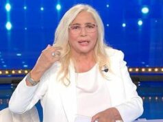 Domenica In, Mara Venier si opera: “Dopo la trasmissione, intervento per maculopatia”
