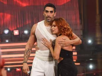 Filippo Magnini, la ‘presa’ a Ballando lo mette ko: “Ho il collo mezzo bloccato”