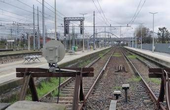 Firenze, muore investito da un treno: ritardi fino a due ore per l’Alta Velocità