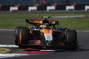 Gp Abu Dhabi, Norris rischia grosso: il sorpasso è ‘sospetto’