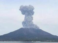 Il vulcano Sakurajima si ‘risveglia’: alta colonna di cenere e fumo