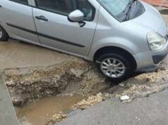Napoli, si apre voragine in Via Appia: coinvolte almeno 4 auto nel crollo