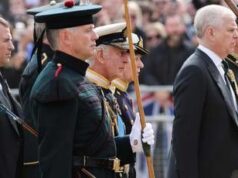 Non solo i titoli, re Carlo toglierà ad Andrea anche i cani della regina