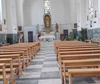 Ostia, feci in chiesa e sull’altare: ci sarà messa di riparazione