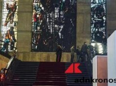 Roma, assessore sardo cade da scale del Ministero delle Imprese: in frantumi parte della vetrata di Sironi