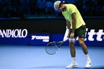 Sinner-Alcaraz, massaggio e fasciatura per Carlos. Cos’è successo alle Atp Finals