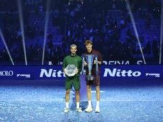 Sinner batte Alcaraz alle Atp Finals, ma con Carlos finisce… in parità. Il dato
