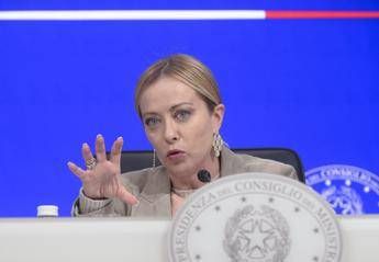 Sondaggio politico: Fratelli d’Italia stabile al comando, su Forza Italia