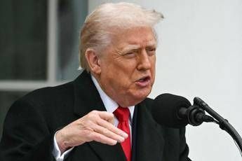 Trump torna alla carica: “Paesi Ue decadenti e leader deboli, non sanno cosa fare”. Bruxelles replica: “Orgogliosi di loro”