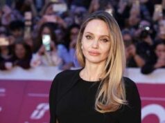 Angelina Jolie mostra le cicatrici della mastectomia: il messaggio per le donne