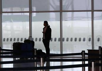 Caro voli, ecco quanto costa viaggiare in aereo per Natale e Capodanno