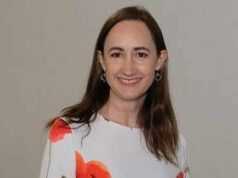 È morta Sophie Kinsella, la scrittrice di ‘I love shopping’ aveva 55 anni