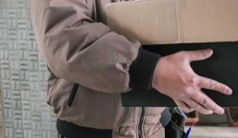 Manovra, Urso: “Tassa su piccoli pacchi? E’ per la consegna di quelli che arrivano dalla Cina”