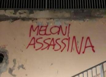 ‘Meloni assassina’, scritta choc in centro a Castiglioncello