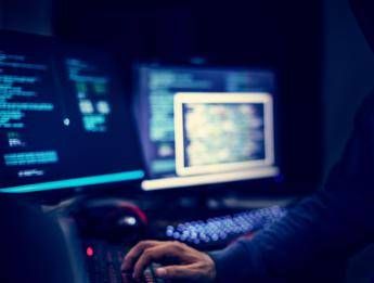 Nave italiana fermata in Francia e il mistero del ‘dispositivo spia’: “Pista di interferenza straniera”