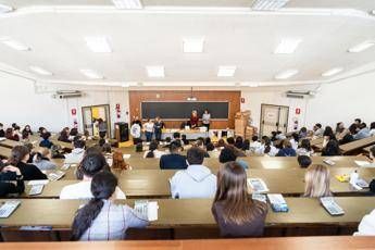 Semestre filtro Medicina, oggi informativa di Bernini: “Gli studenti non perderanno l’anno”