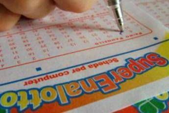 Superenalotto, estratti numeri della combinazione vincente di oggi 3 gennaio