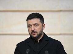 Ucraina, Zelensky vuole la pace: “Sentiti i mediatori Usa”. Domani vede Starmer, Macron e Merz