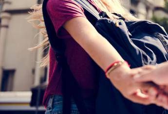 Venezia, 52enne fa sesso con una 15enne. Tribunale lo assolve: “Lei era consenziente”