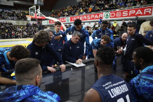 Blu Basket Bergamo affossata da un canestro a tre secondi dalla sirena Blu Basket Bergamo