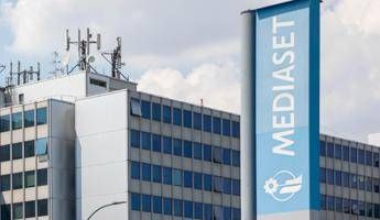 Mediaset dopo il video di Corona: “Libertà di espressione non è libertà di diffamazione e gogna mediatica”