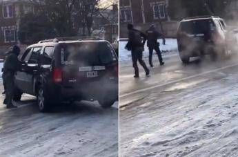 Minneapolis, agente spara e uccide donna in fuga sul Suv. Trump: “Si è difeso”