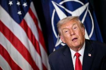 Nato, Trump offende ancora gli alleati: “In Afghanistan sono rimasti nelle retrovie”