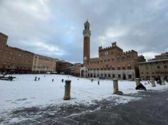 Straordinaria nevicata a Siena, la città del Palio si risveglia imbiancata