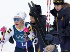 Cade la campionessa, cade lo skiman, poi la Svezia rimonta ed è argento alle Olimpiadi. Cos’è successo nella staffetta sci di fondo