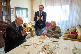 Crosetto e il caffè con il papà di Bonelli: “Ex combattente di 102 anni che ha fatto la storia d’Italia”