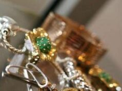 Dai gioielli di famiglia alle posate di nonna, è corsa ai compro oro