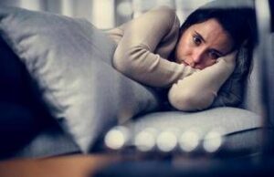 Il dolore cronico è rosa, ecco perché dura di più nelle donne