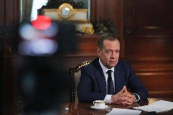 Russia, Medvedev: “Il rischio di una guerra mondiale è molto alto”
