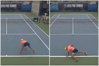 Tennista sbaglia colpi e non si regge in piedi: “Crampi o alcol?”