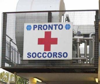 Uccisa con una coltellata alla schiena, scattano le indagini a Napoli